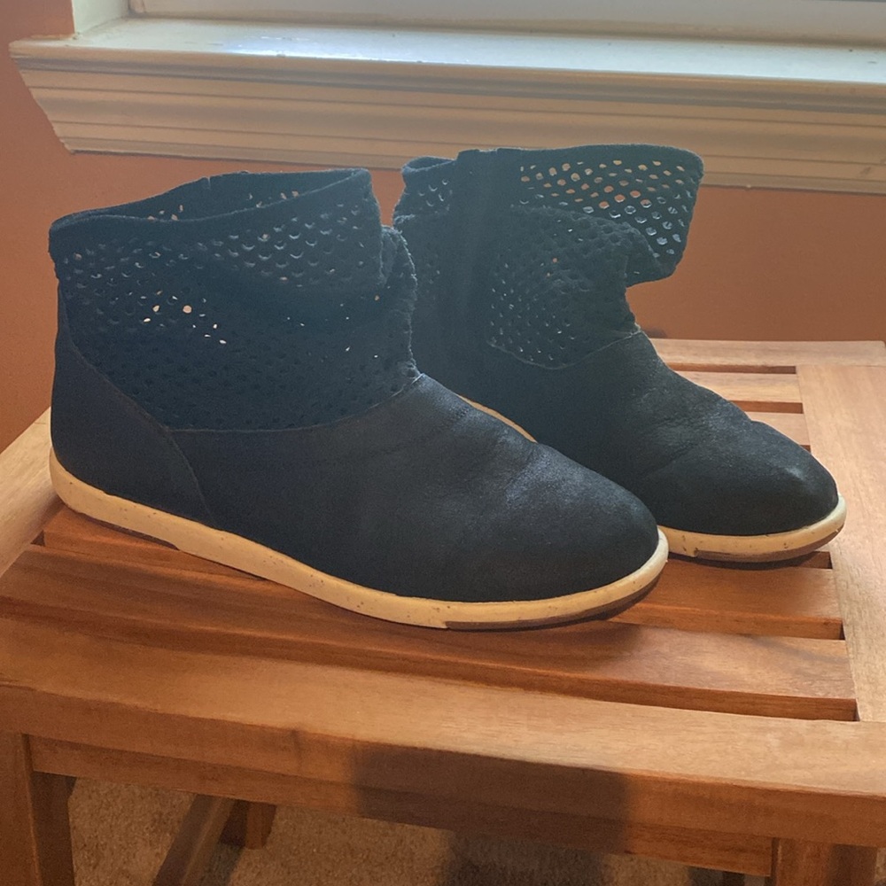 Emu Australia Numeralla Perforated Black Suede Leather Ankle Boot Women'… - Picture 8 of 13